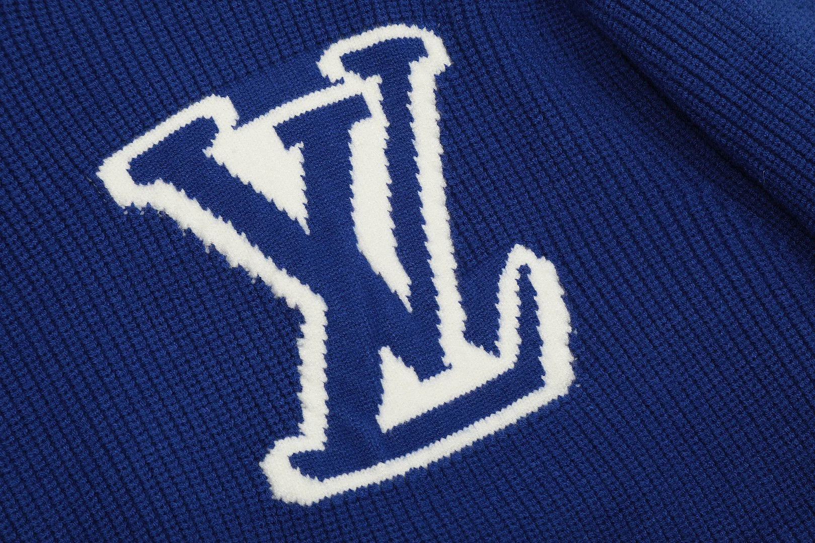 VL - KNITTED SWEATER