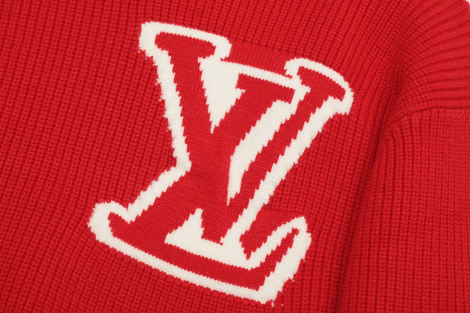 VL - KNITTED SWEATER